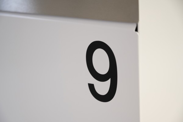 MEFA Selbstklebende Hausnummer 9 in Schwarz 